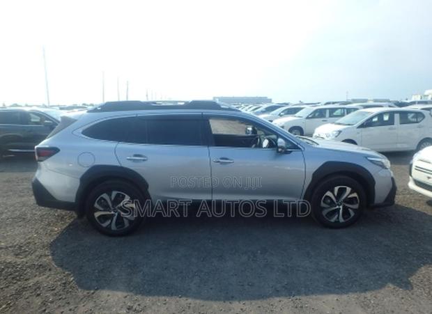 Subaru Outback 2022 Silver