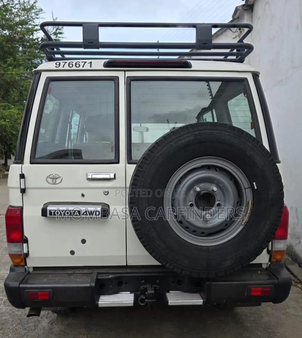 Toyota Land Cruiser 2021 White