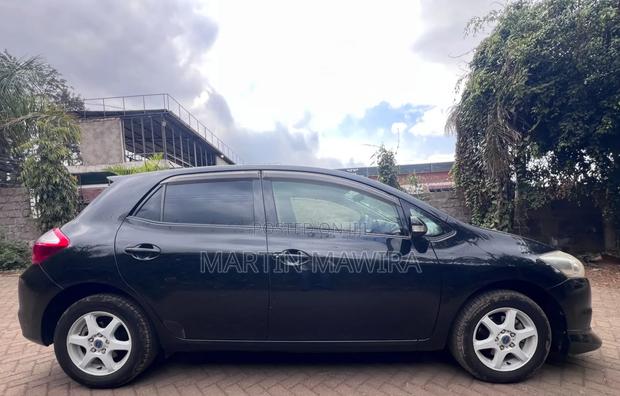 Toyota Auris 2011 Black