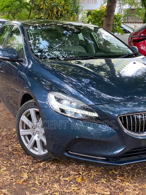Volvo V40 2019 Gray