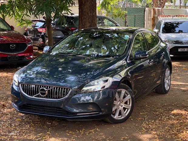 Volvo V40 2019 Gray
