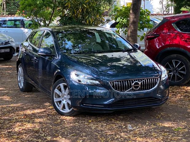 Volvo V40 2019 Gray