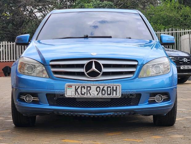 Mercedes-Benz C200 2010 Blue