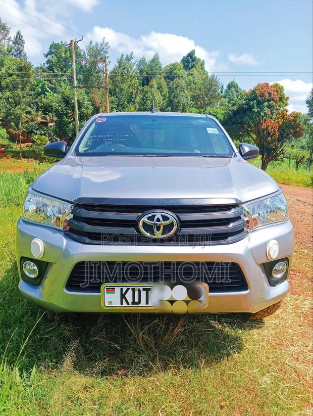 Toyota Hilux 2018 Silver