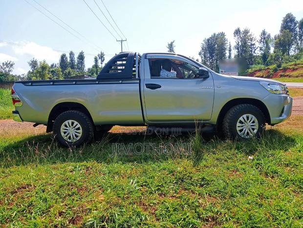 Toyota Hilux 2018 Silver