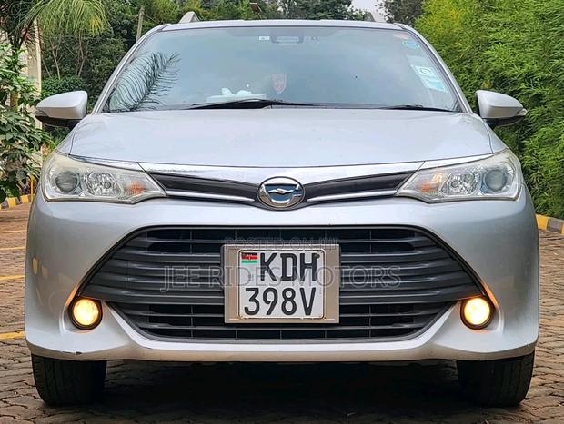 Toyota Corolla Fielder 2017 Silver