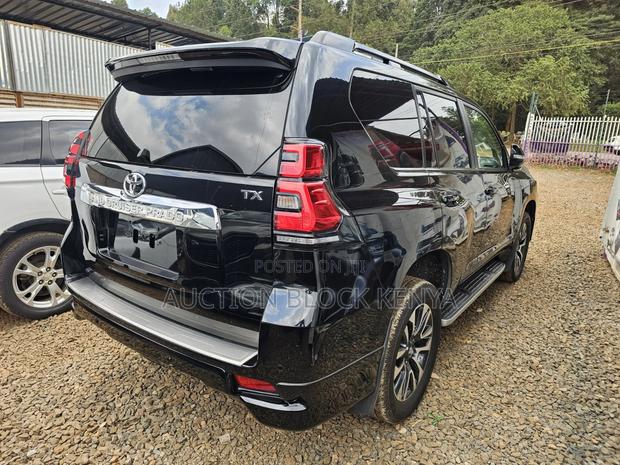 Toyota Land Cruiser Prado 2021 Black