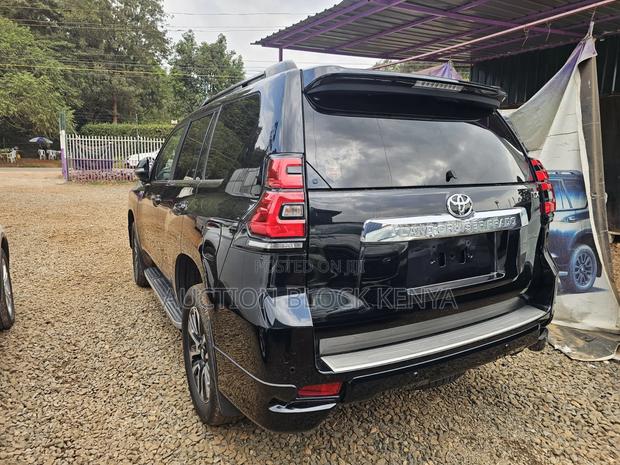 Toyota Land Cruiser Prado 2021 Black
