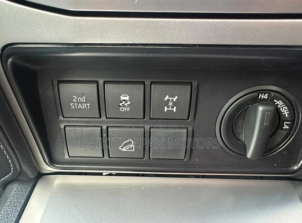 Toyota Land Cruiser Prado 2022 Black