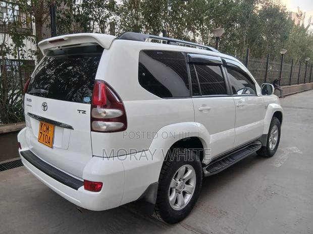 Toyota Land Cruiser 2007 White