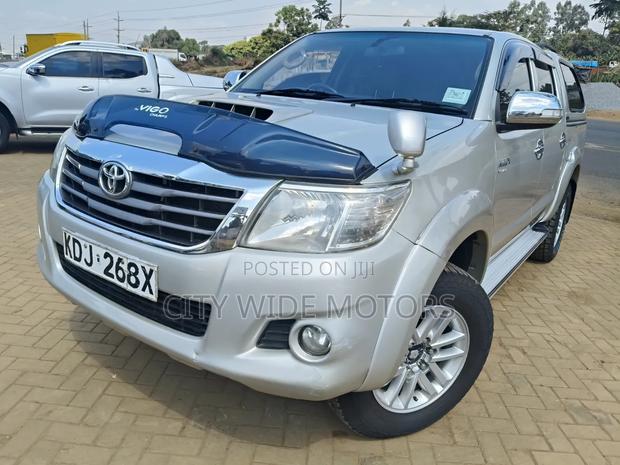 Toyota Hilux 2015 Silver