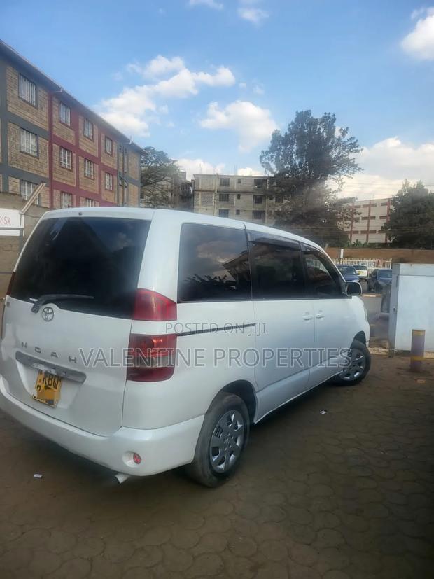 Toyota Noah 2006 White