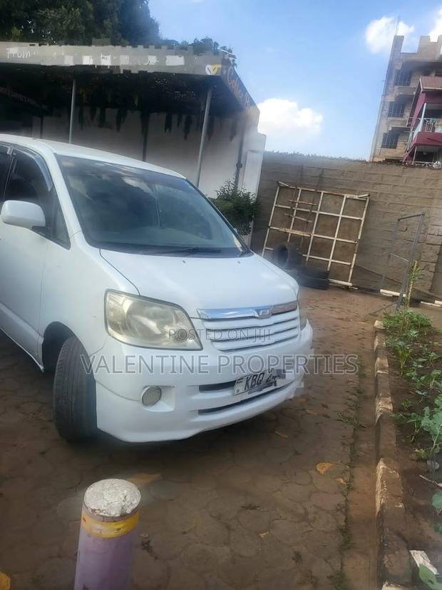 Toyota Noah 2006 White