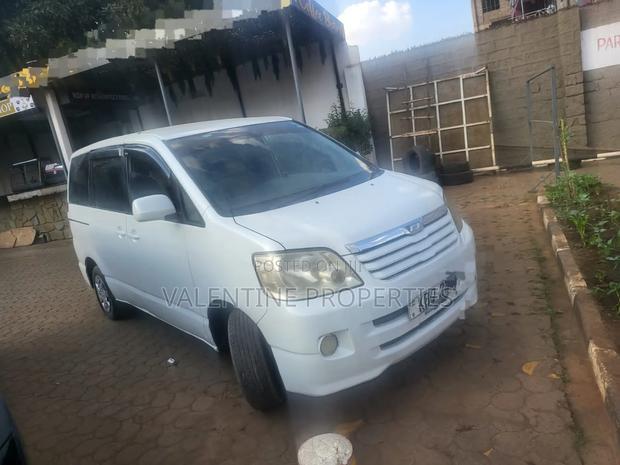 Toyota Noah 2006 White
