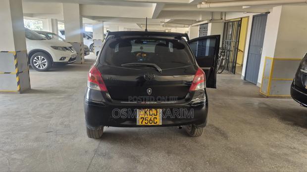 Toyota Vitz 1.0 FWD 5dr 2009 Black