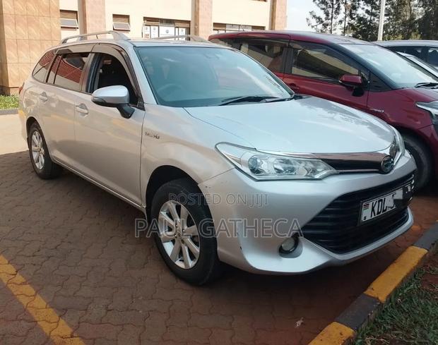Toyota Corolla Fielder 2016 Silver