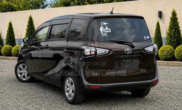 Toyota Sienta 1.5 FWD (6-seater) 2019 Brown