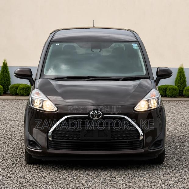 Toyota Sienta 1.5 FWD (6-seater) 2019 Brown