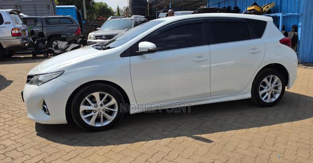 Toyota Auris 2012 White