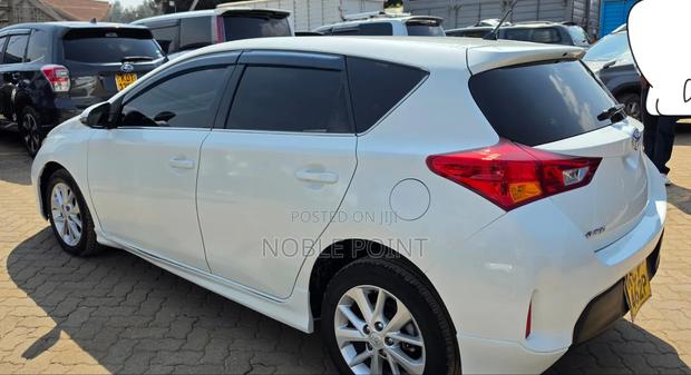 Toyota Auris 2012 White