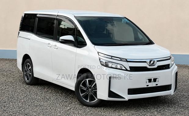 Toyota Voxy V 2WD 7-Seater 2019 White