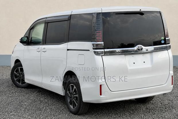 Toyota Voxy V 2WD 7-Seater 2019 White