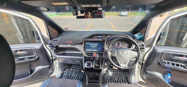 Toyota Noah 2018 White