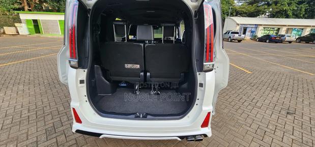 Toyota Noah 2018 White