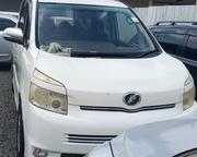 Toyota Voxy V 2WD 7-Seater 2010 White for sale