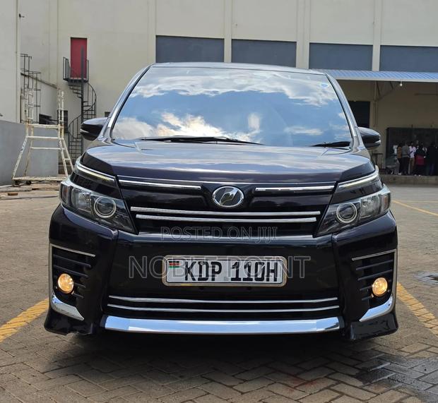 Toyota Voxy 2016 Gray