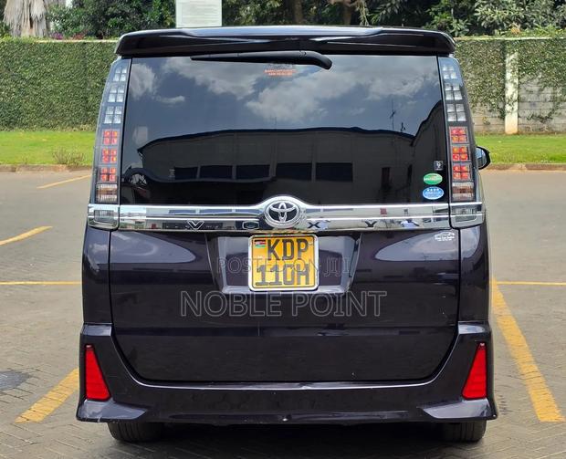 Toyota Voxy 2016 Gray