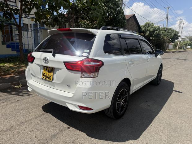 Toyota Corolla Fielder 2016 Pearl