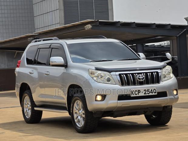Toyota Land Cruiser Prado 2011