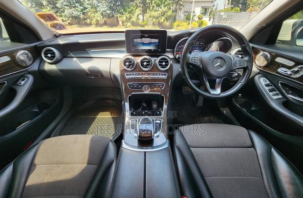 Mercedes-Benz C200 2016 Pearl