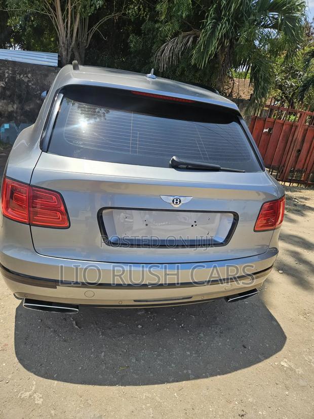 Bentley Bentayga 2018 Gray