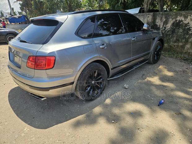 Bentley Bentayga 2018 Gray