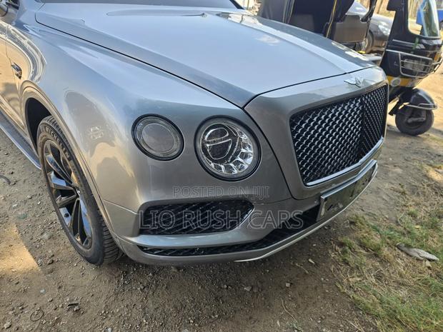 Bentley Bentayga 2018 Gray