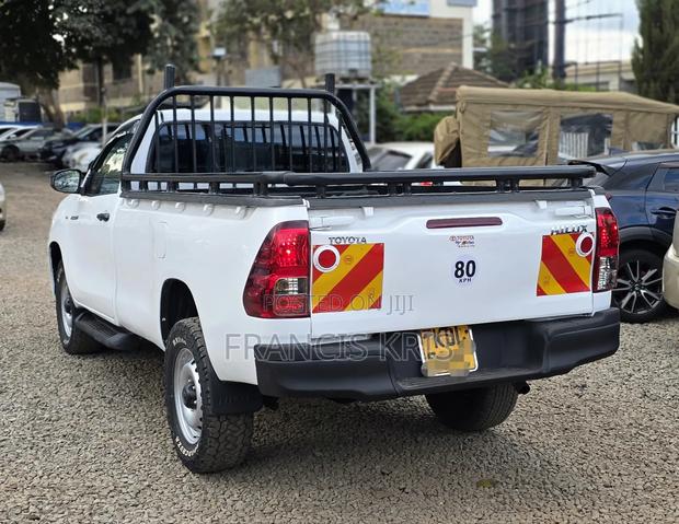 Toyota Hilux 2021 White