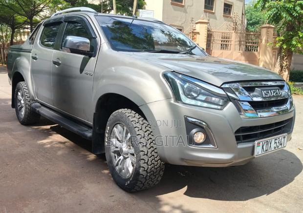 Isuzu D-MAX 2023 Silver