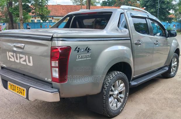 Isuzu D-MAX 2023 Silver