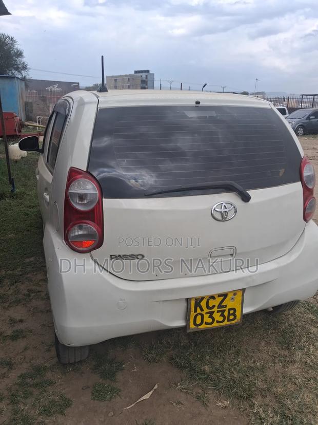 Toyota Passo 2006 Beige