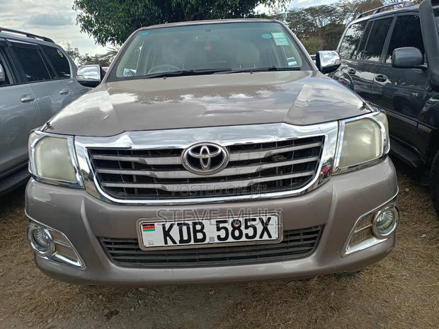 Toyota Hilux 2014 Brown