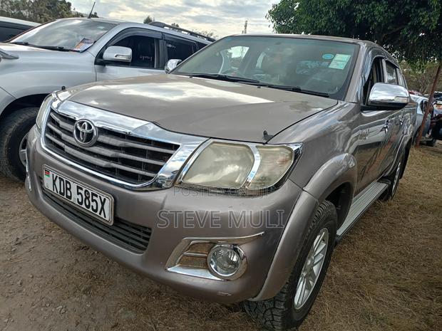 Toyota Hilux 2014 Brown