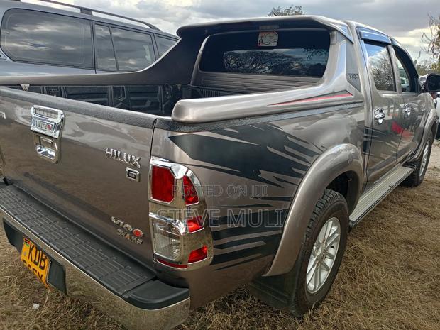 Toyota Hilux 2014 Brown