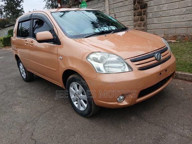 Toyota Raum 2008 Orange