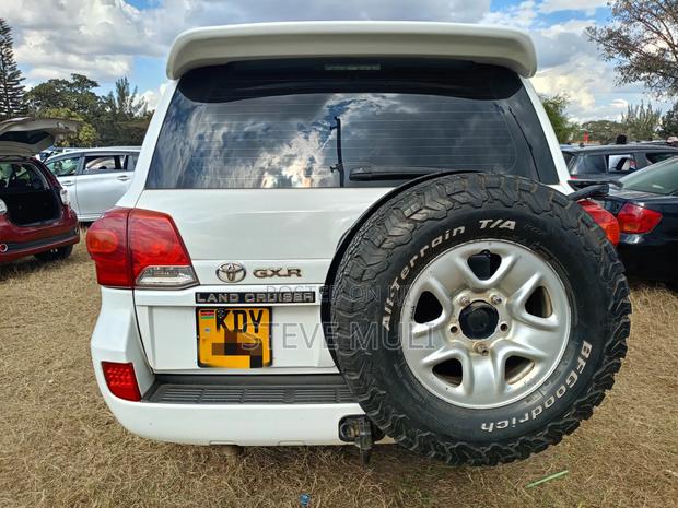 Toyota Land Cruiser 2012 White
