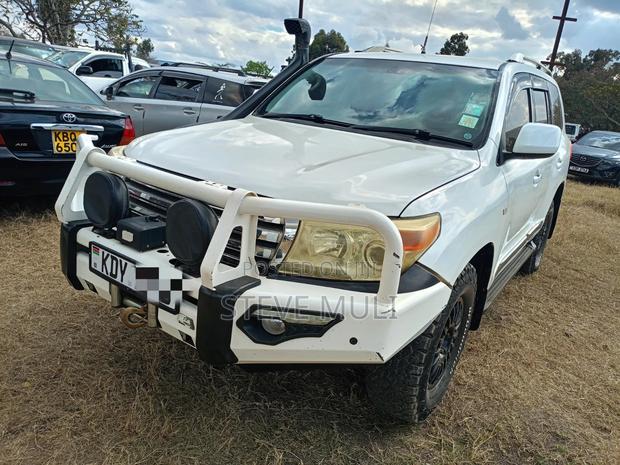 Toyota Land Cruiser 2012 White