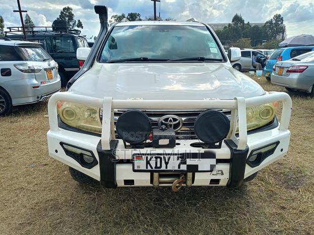 Toyota Land Cruiser 2012 White