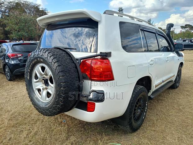 Toyota Land Cruiser 2012 White