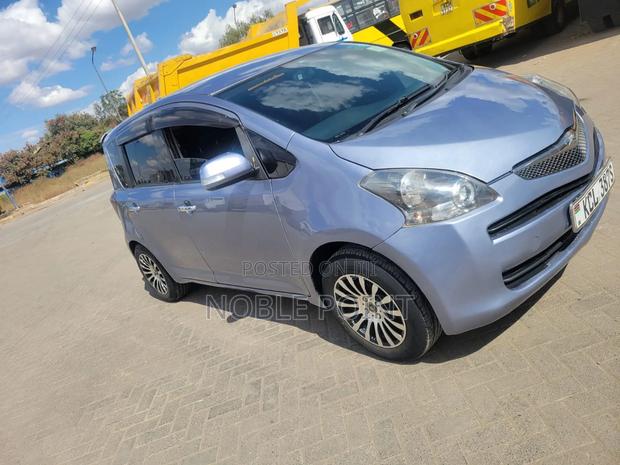 Toyota Ractis 2010 Blue